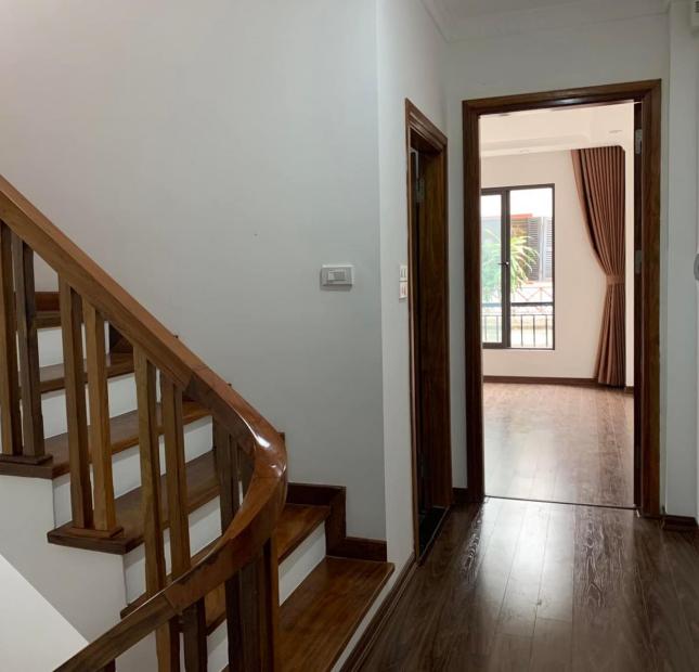 Cực Vip, Nhà đường Lạc Long Quân, Ngõ to, vài bước chân ra đường lớn