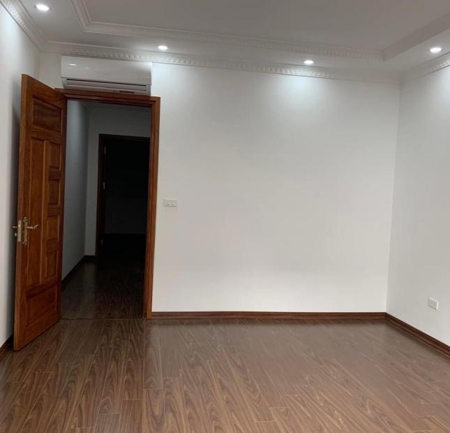 Cực Vip, Nhà đường Lạc Long Quân, Ngõ to, vài bước chân ra đường lớn