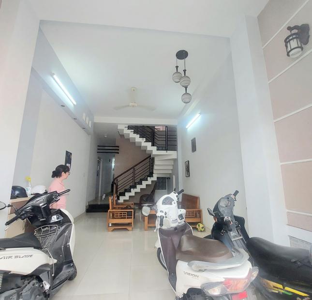 Nhà hẻm Trần Bá Giao, hẻm còn to hơn đường, nở hậu, 97m2, 3 tầng chỉ 9 tỷ 800