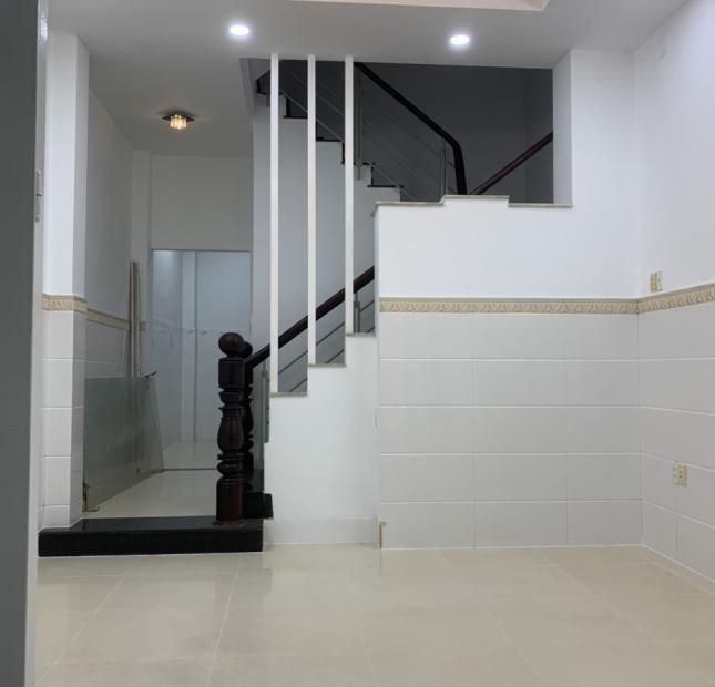  Chính chủ cần bán nhà mặt tiền hẻm 521/… …Cách  mạng tháng tám