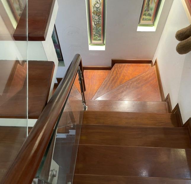 Bán nhà riêng phố Chùa hà, Quận Cầu giấy, 5 tầng, 45m2, ngõ nông