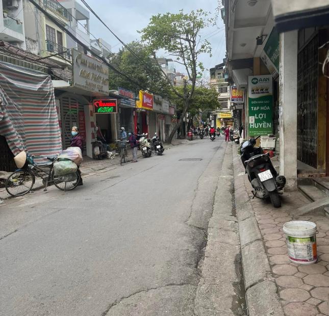  Cần bán nhà phố 8-3 nhà đẹp, lô góc, ôtô đỗ cửa, 10m ra mặt phố.