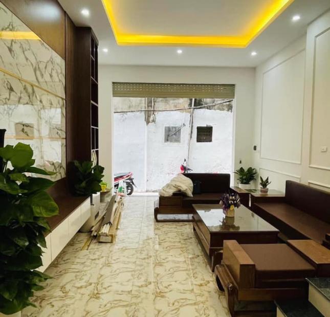 Bán nhà Đường Láng, gần Ngã Tư Sở 60m2, 4 tầng, chỉ 6.7 tỷ.