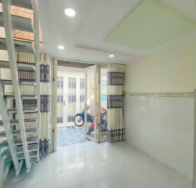 Chính chủ gửi bán gấp nhà hẻm 180 Bùi Văn Ba P. Tân Thuận Đông Quận 7.