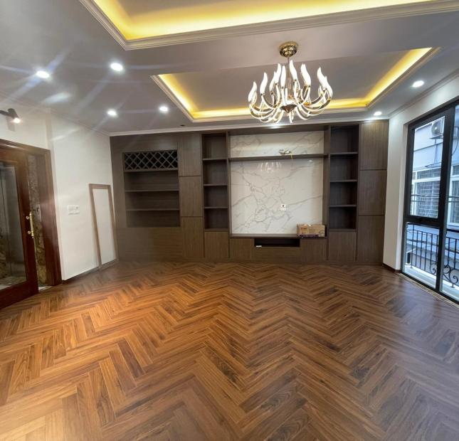 Phân lô Vip, Phố Nguyễn Khánh Toàn, Cầu giấy, 5 tầng ,ô tô vào nhà