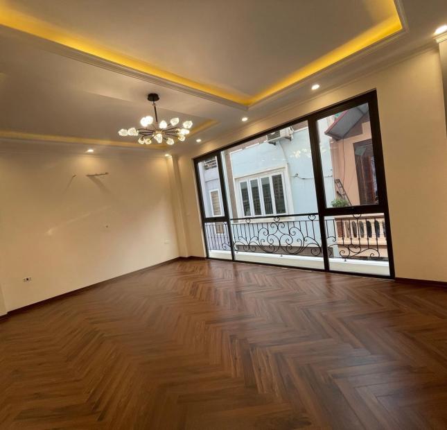 Phân lô Vip, Phố Nguyễn Khánh Toàn, Cầu giấy, 5 tầng ,ô tô vào nhà