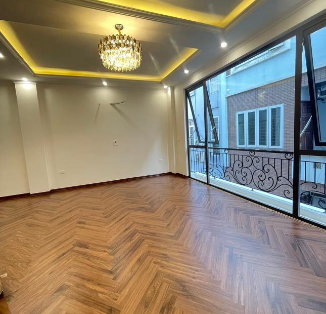 Phân lô Vip, Phố Nguyễn Khánh Toàn, Cầu giấy, 5 tầng ,ô tô vào nhà