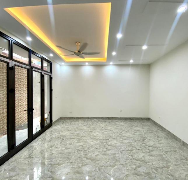 ỐI RỒI ƠI BÁN NHÀ VIỆT HƯNG 42M2, TIỆN ÍCH,GẦN PHỐ,LÔ GÓC, ,50M Ô TÔ.NHỈNH 3 TỶ