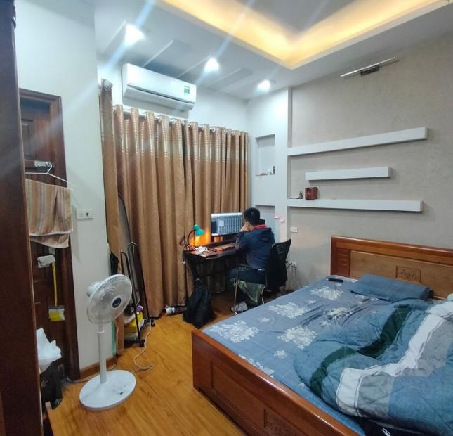 Bán nhà đẹp Láng Hạ, kinh doanh, 42m2, 5 tầng, chỉ 6.3 tỷ.