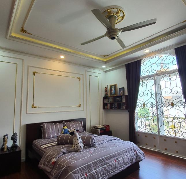 -Cần tiền Gấp, Bán Nhà HXH, P10. Q10. KC: 6 tầng lầu. Giá 15 tỷ TL