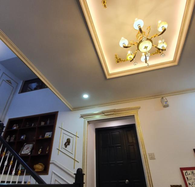 -Bán Nhà HXH 8M đẹp, đường Thành Thái. P12. Q10. DT: 4,1x17m KC:  6 tầng lầu. 