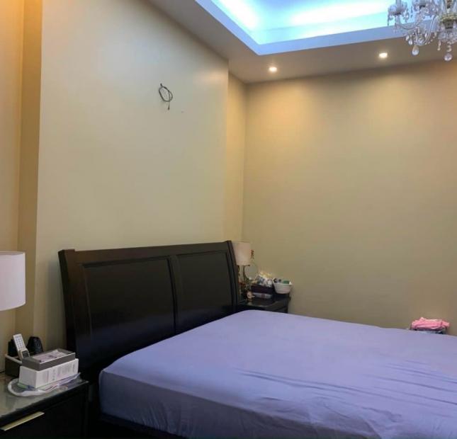 Bán nhà riêng phố Vip Hoàng cầu, DT 65m2, ngõ thông, ô tô vào nhà