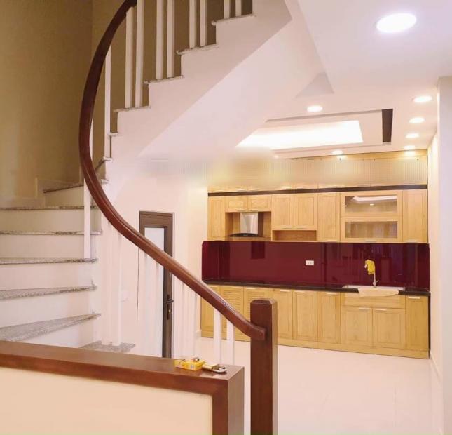 Bán nhà Mỹ Đình 80m 5T ngõ thông kinh doanh. Tặng nội thất. giá 7 tỷ. 0975626023