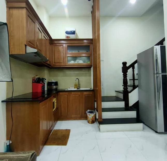 Cần bán nhà Trung tâm Quận Đống đa, 40m2, 5 tầng, nhà đẹp, giá nhỉnh 4 tỷ