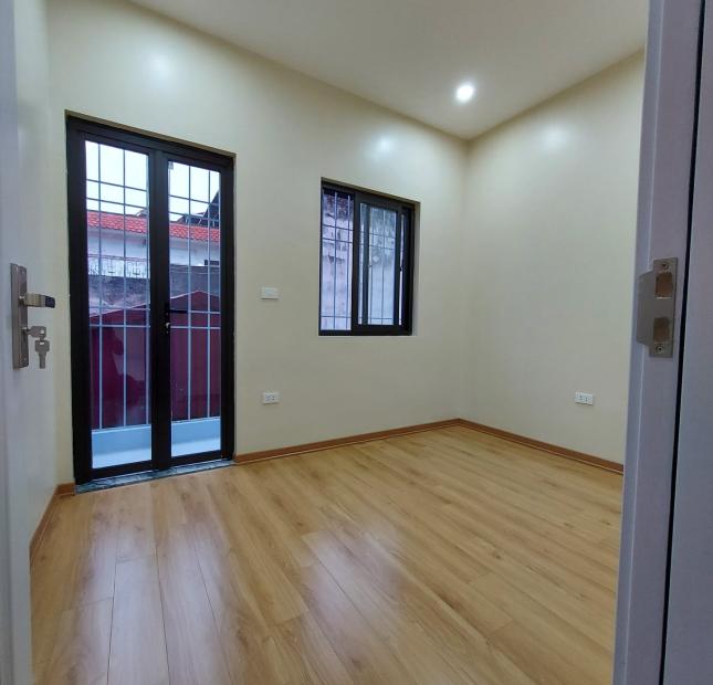 Bán nhà riêng gần Ngã Tư sở, Đống đa, Hà nội. 40m2, 5 tầng, giá chỉ 4 tỷ 5