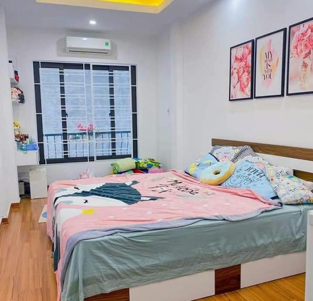 Bán nhà riêng, Phố Vip Hào nam, 35m2, 4 tầng, nhà đẹp, giá nhỉnh 4 tỷ