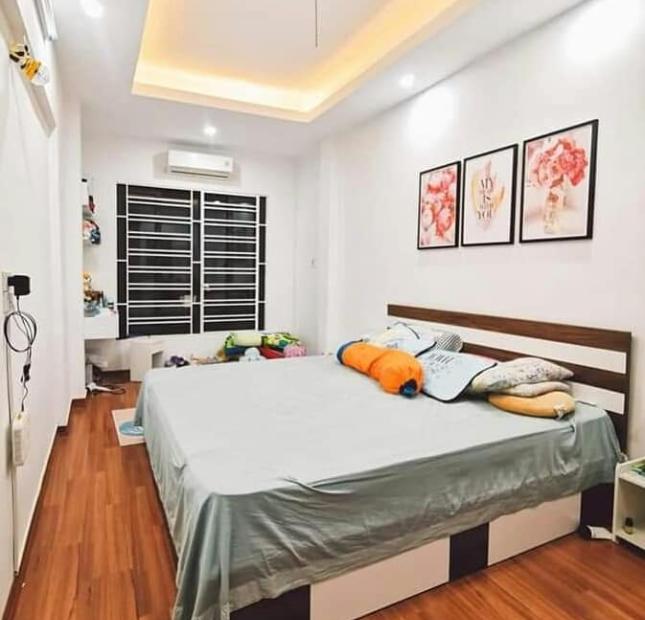 Bán nhà riêng, Phố Vip Hào nam, 35m2, 4 tầng, nhà đẹp, giá nhỉnh 4 tỷ