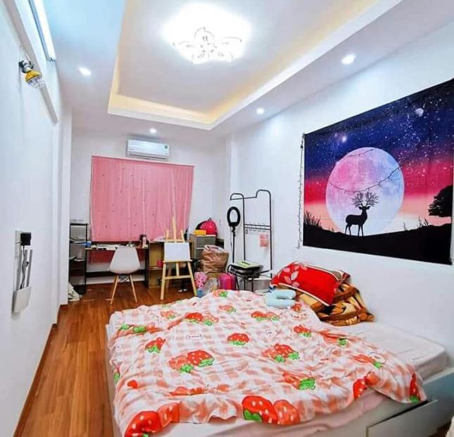 Bán nhà riêng, Phố Vip Hào nam, 35m2, 4 tầng, nhà đẹp, giá nhỉnh 4 tỷ