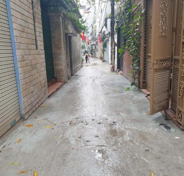 BÁN NHÀ LẠC LONG QUÂN. GẦN PHỐ. 10M Ô TÔ QUAY ĐẦU. DT 38M. 5 TẦNG. MT 3,5M. 4,85 TỶ