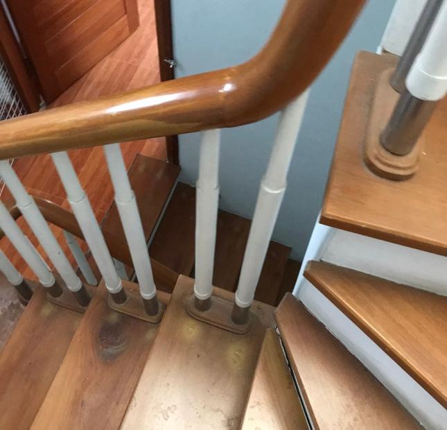 BÁN NHÀ LẠC LONG QUÂN. GẦN PHỐ. 10M Ô TÔ QUAY ĐẦU. DT 38M. 5 TẦNG. MT 3,5M. 4,85 TỶ