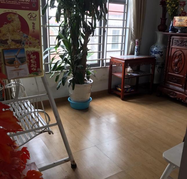 BÁN NHÀ LẠC LONG QUÂN. GẦN PHỐ. 10M Ô TÔ QUAY ĐẦU. DT 38M. 5 TẦNG. MT 3,5M. 4,85 TỶ