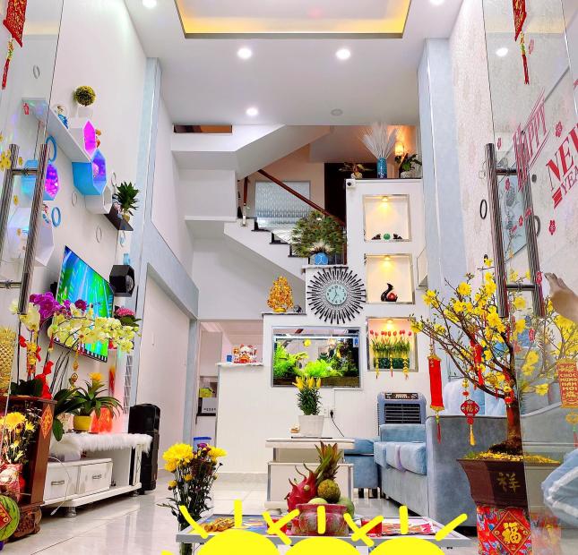 -Chính Chủ bán nhà XHX, đường 3/2 , DT:4,6x14,  P14. Q10. Giá 11 tỷ TL.         