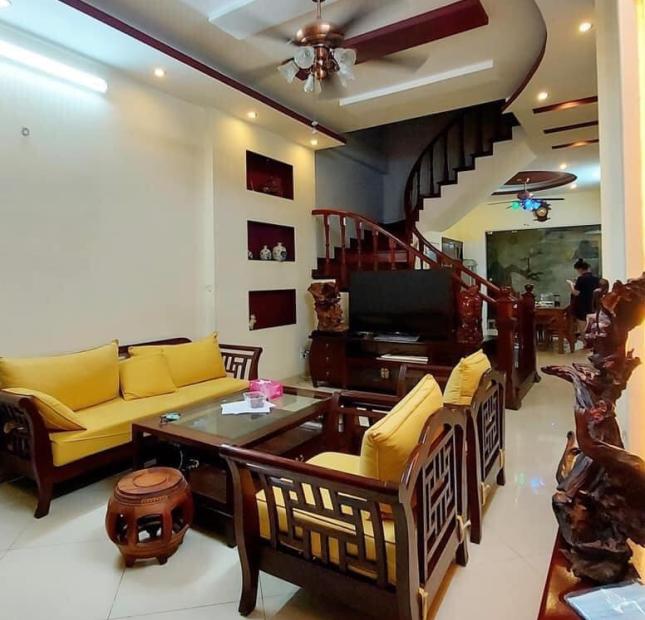 Bán nhà riêng phố Vĩnh Hồ, 5 tầng, Mt 4m, giá chỉ nhỉnh 4 tỷ