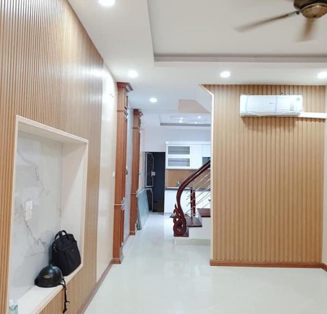 Bán nhà riêng phố Vĩnh Hồ, 5 tầng, Mt 4m, giá chỉ nhỉnh 4 tỷ