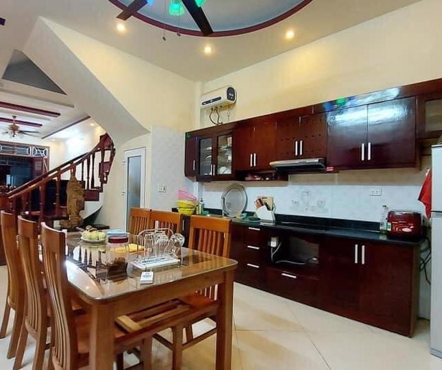 Bán nhà riêng phố Vĩnh Hồ, 5 tầng, Mt 4m, giá chỉ nhỉnh 4 tỷ