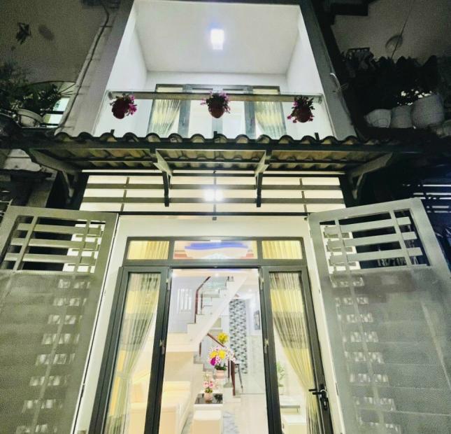 Cần tiền bán gấp nhà hẻm xe hơi 8m Nguyễn Thiện Thuật, Q3 DT: 4x16m thuê 35 tr/tháng giá 12.8 tỷ TL