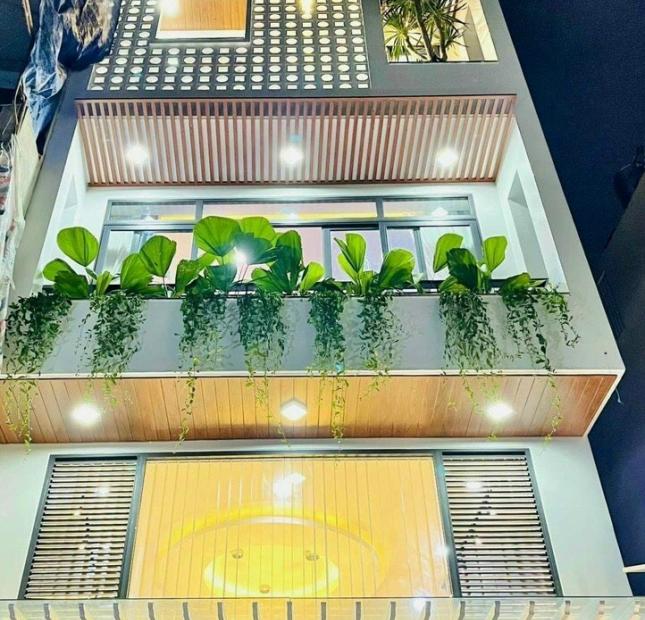 Cần tiền bán gấp nhà 2 mặt tiền Nguyễn Chí Thanh p9 quận 5 nhà 6 tầng mới.