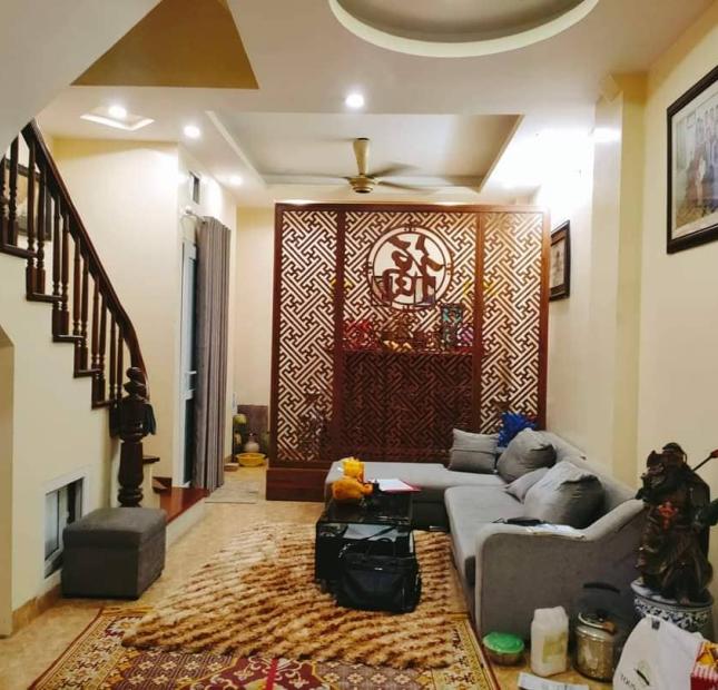 Bán nhà đường Trường chinh, Quận Đống đa, 51m2, ô tô đỗ cửa, giá chỉ 5 tỷ 4