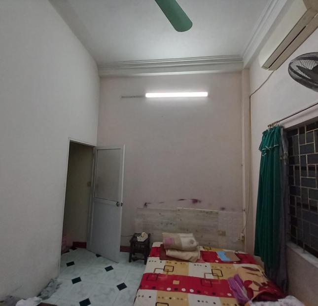 Chỉ 2 tỷ 5, có ngay nhà Quận Đống đa,4 tầng, MT 4m, ô tô đỗ cửa, kinh doanh tốt