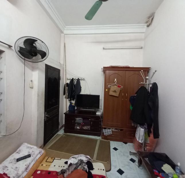 Chỉ 2 tỷ 5, có ngay nhà Quận Đống đa,4 tầng, MT 4m, ô tô đỗ cửa, kinh doanh tốt