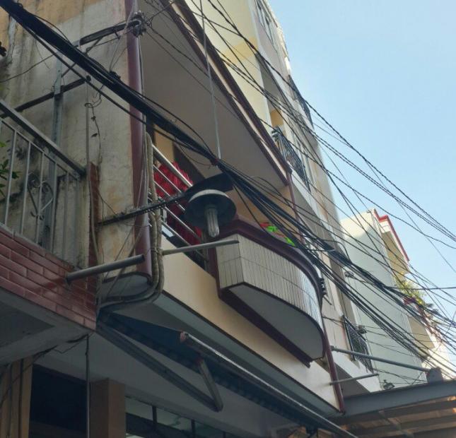 -Kẹt cứng , Bán gấp nhà CMT8, KC: 6 tầng, cho Thuê 70,DT:4x24, Giá: 13,6 tỷ TL.