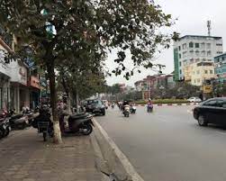 Bán nhà mặt phố Hoàng Quốc Việt. DT200m2, mặt tiền 10m căn góc