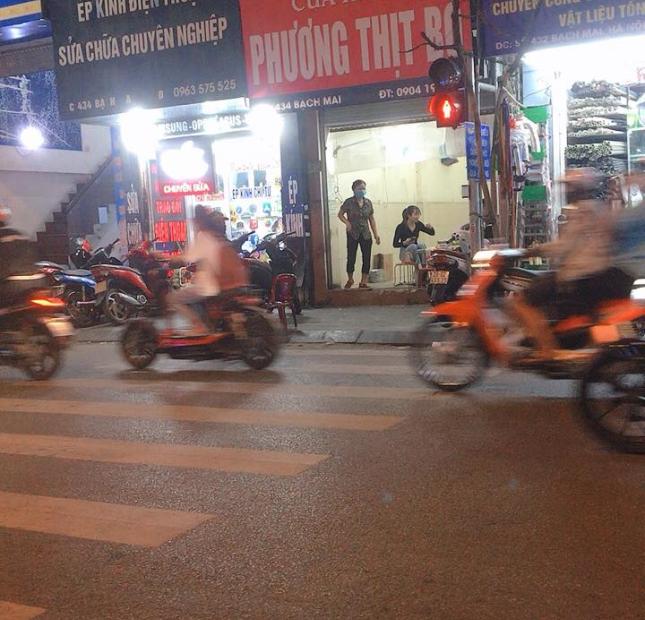 Bán nhà Mặt phố Bạch Mai 130m2 – MT 4.6m, vị trí tốt 35 tỷ
