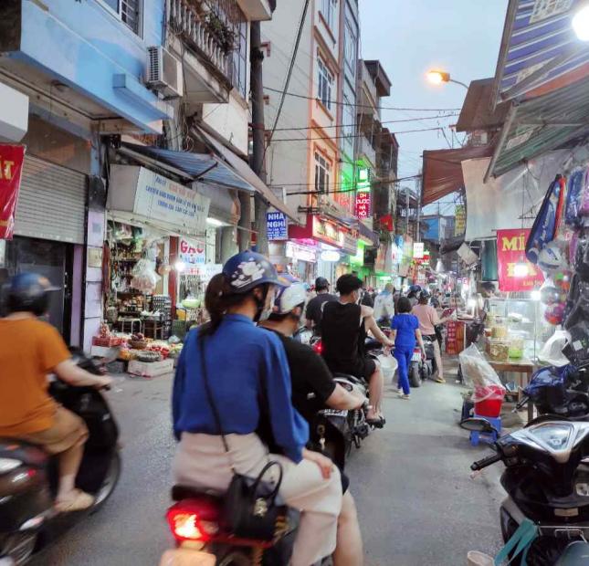 Bán nhà mặt phố Khương Trung, Cổng chợ, Kinh doanh sầm uất