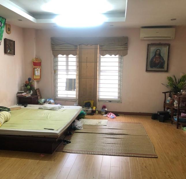 Bán Nhà Phố Lạc Long Quân, Gara , Kinh doanh, 40m2, 5T, Giá 7,6 tỷ