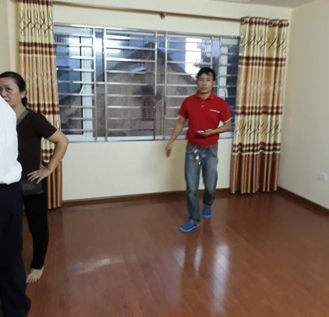 Bán nhà mới xây ở hồ Linh Đàm, diện tích 42m2, 3,7 tỷ