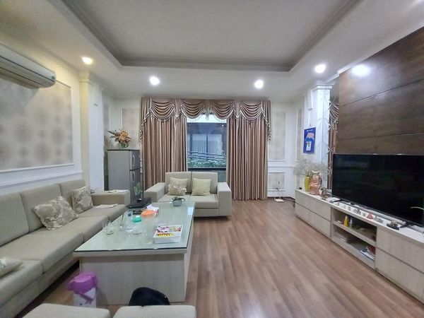 Bán Nhà Phố Hoàng Quốc Việt, 68m2 2 Thoáng,  Vỉa Hè, Phân Lô, Kinh Doanh Sầm Uất