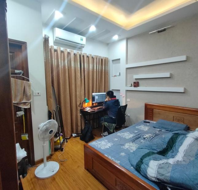 Bán gấp nhà đẹp Láng Hạ, ngõ thông, 42m2, 5 tầng, chỉ 6.3 tỷ.