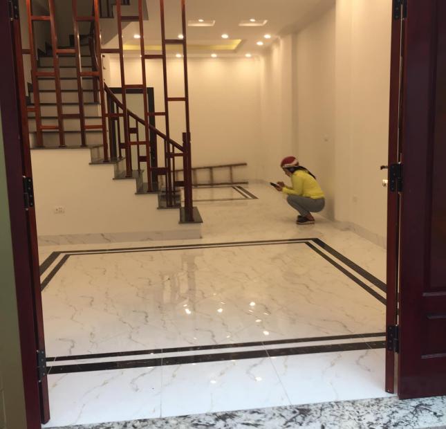 Nhà mới còn thơm mùi sơn, đầy đủ công năng Nguyễn Văn Cừ 55m 4T MT4.5m nhỉnh 6 tỷ.