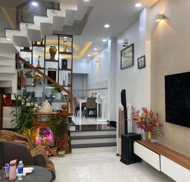 Nhà giảm sốc 2.2 tỷ, 4 lầu đẹp, 120m2, ngang 6.2m, Lê Đức Thọ, gần CC Dream Home, 8.8 tỷ.