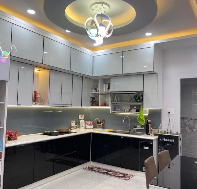 Nhà giảm sốc 2.2 tỷ, 4 lầu đẹp, 120m2, ngang 6.2m, Lê Đức Thọ, gần CC Dream Home, 8.8 tỷ.