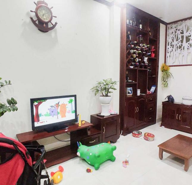 Bán nhà Đức Giang 30mx 4 tầng chỉ với 2.6 tỷ, Lh:0965492571 