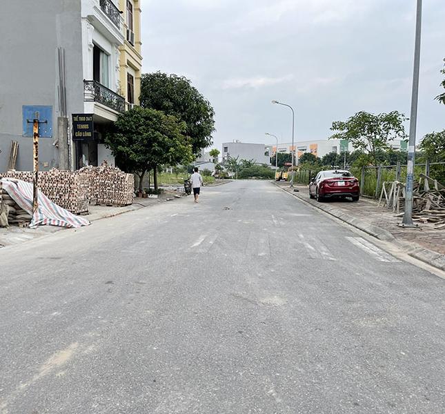 Cần bán 46,7m2 lô đất khu TĐC Giang Biên, Long Biên. Đường trước đất rộng 15m