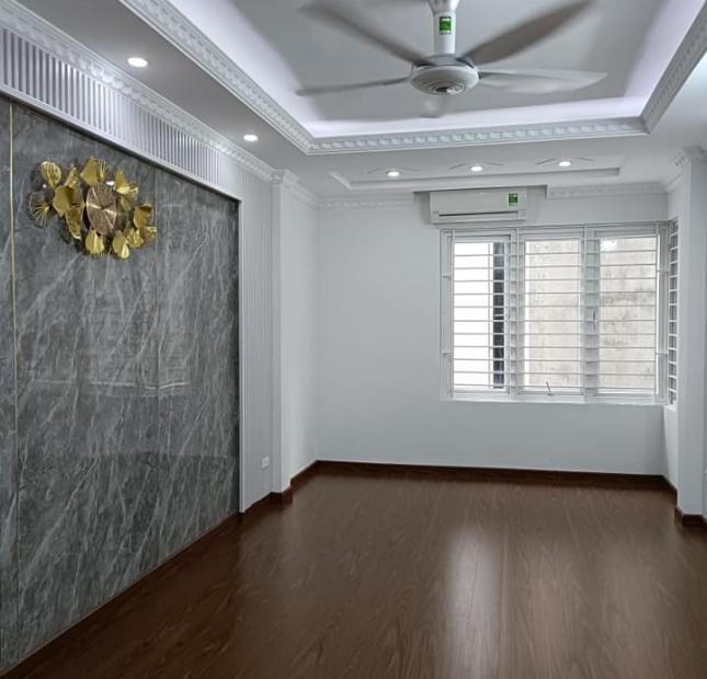 Bán nhà Hoàng Quốc Việt 45m2 x 6T. Giá chỉ 6.65 tỷ. khu phân lô, gần oto, ô chờ thang máy.