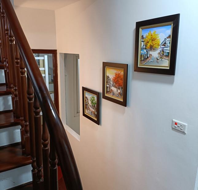 Bán nhà Hoàng Quốc Việt 45m2 x 6T. Giá chỉ 6.65 tỷ. khu phân lô, gần oto, ô chờ thang máy.