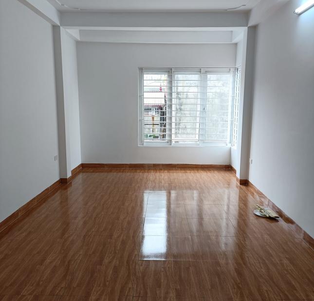 Bán nhà Hoàng Quốc Việt 45m2 x 6T. Giá chỉ 6.65 tỷ. khu phân lô, gần oto, ô chờ thang máy.